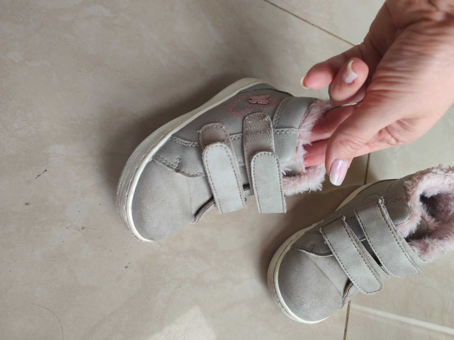 Vând ghete marimea 24