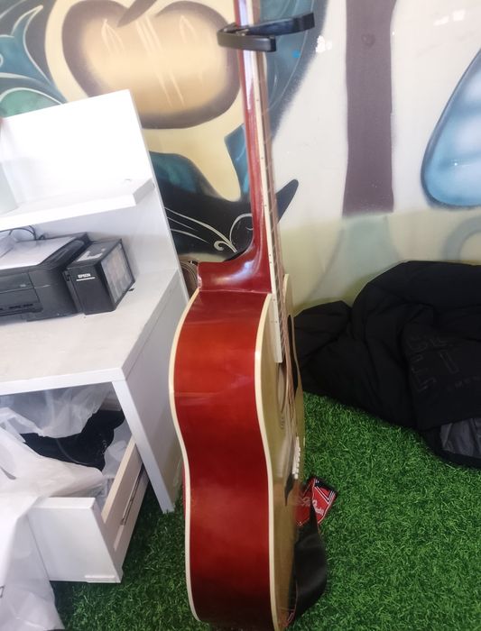 Гитара          .