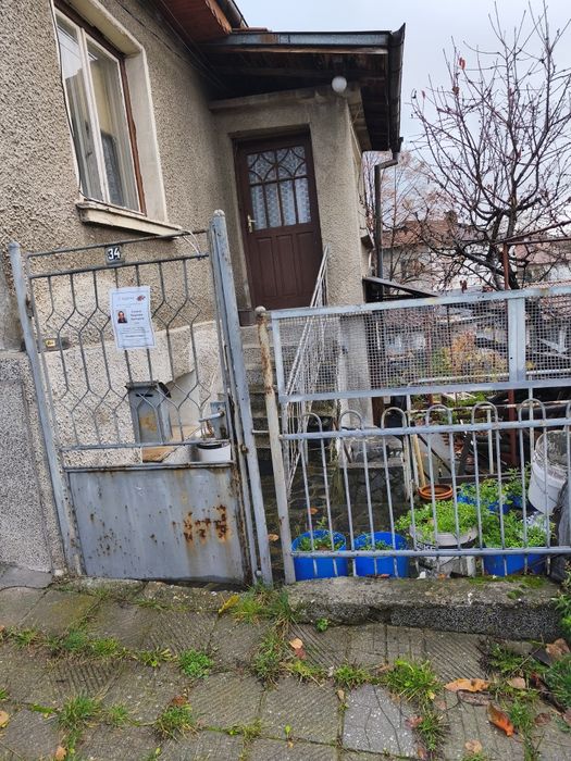 Двуетажна къща гр.Перник