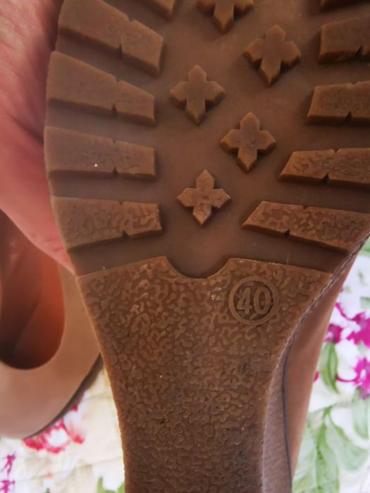 Обувки.    бежови