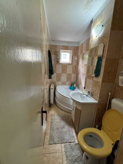 Apartament 2 camere, et.1/4, Micro 5, lângă Liceul de Arte