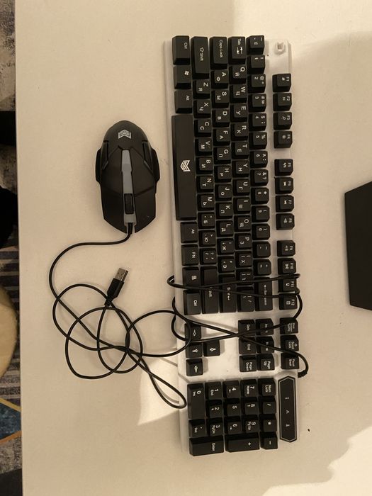 Клавиатура с мышкой вместе
