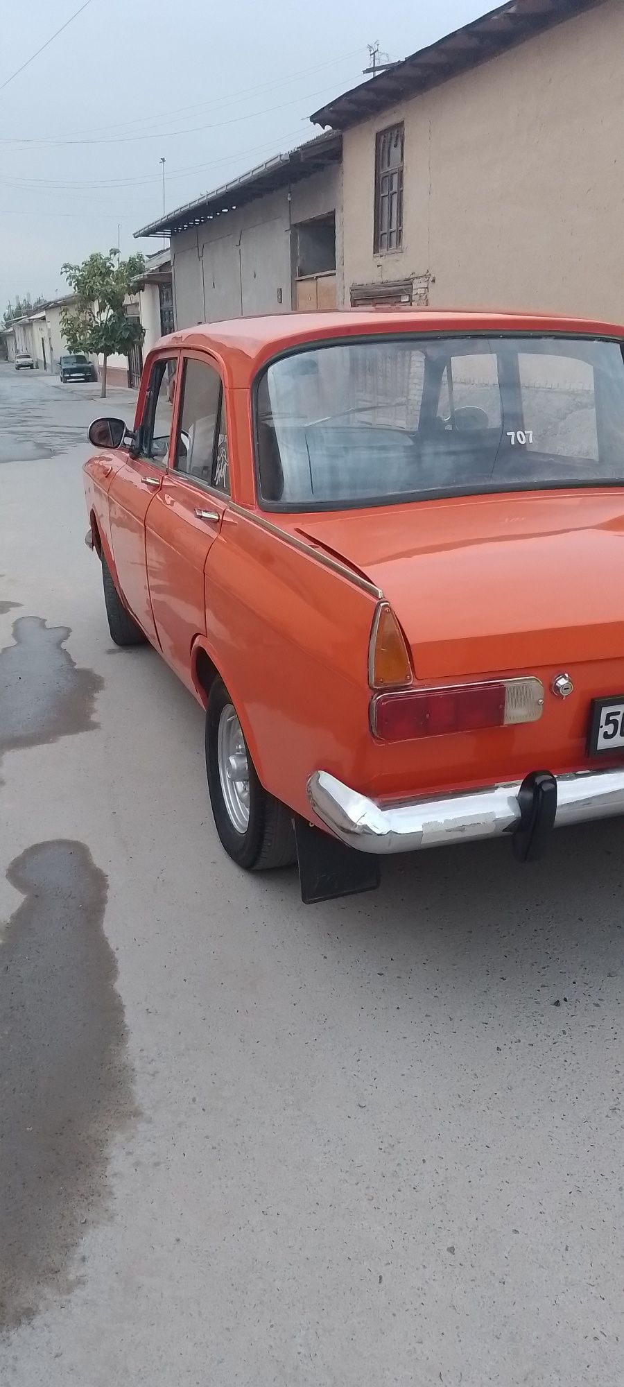 Moskvich 412 sedan Osvejit kraska bòlgan