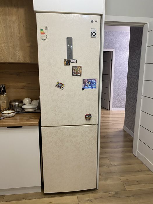 Продаю холодильник