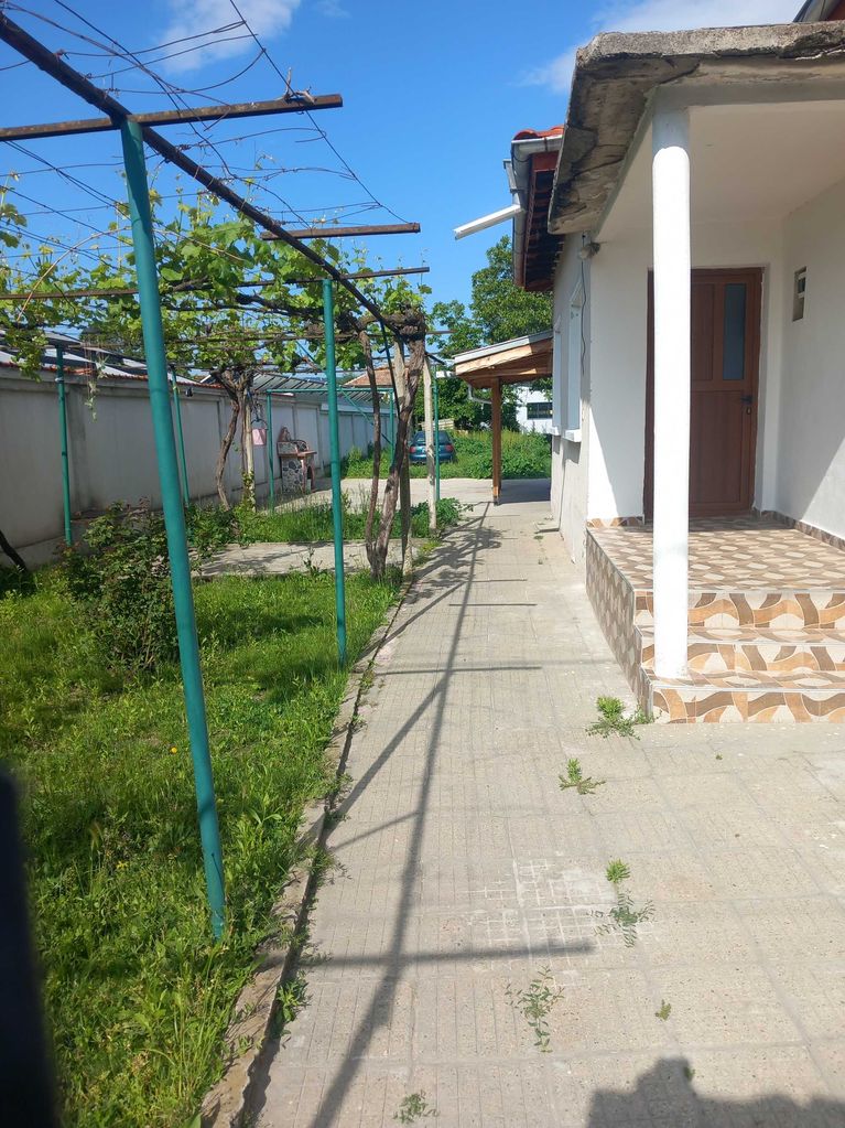 Продава се Къща в с. Овощник, Област Стара Загора - 1000 кв.м за 2 €/кв.м - Снимка #1