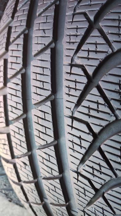 4бр. зимни гуми 235/40/19 Pirelli PZero Winter 
dot2921
6.7mm
Гумите с