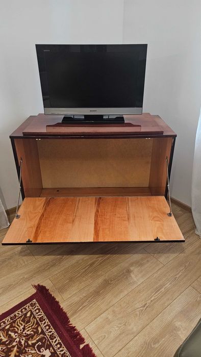 Mobilier: 2 corpuri/comode 1980