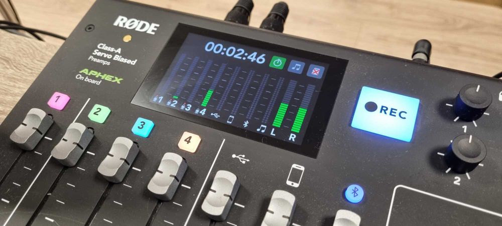 Нов пулт за подкаст Rode RODECaster Pro