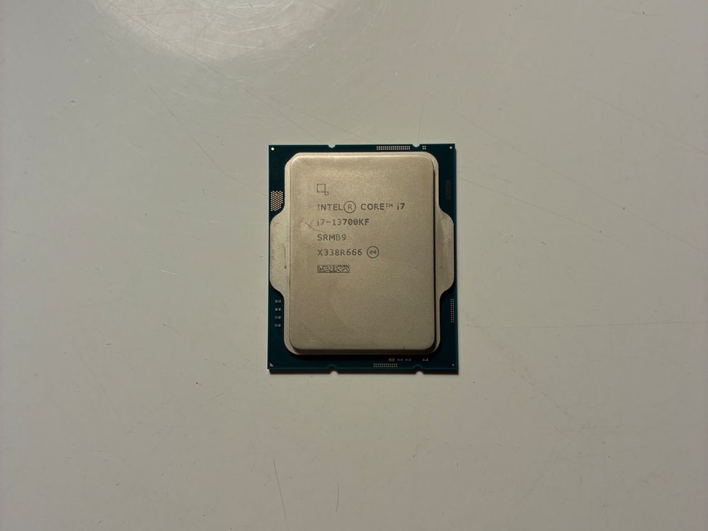 Intel i7 13700kf