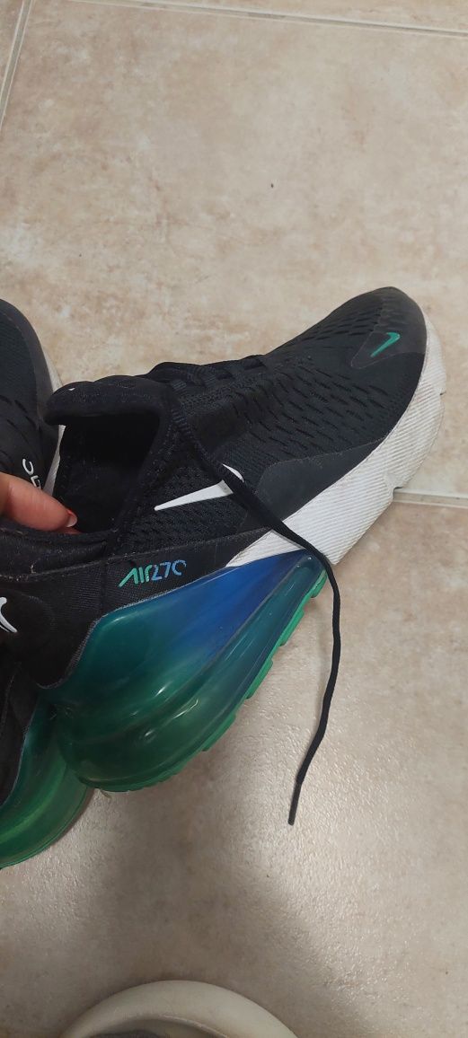 Маратонки  Nike air 270