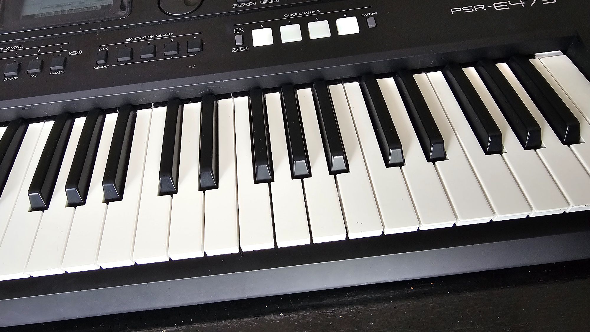 Yamaha PSR-E473 Синтезатор (пиано - аранжор с динамика)