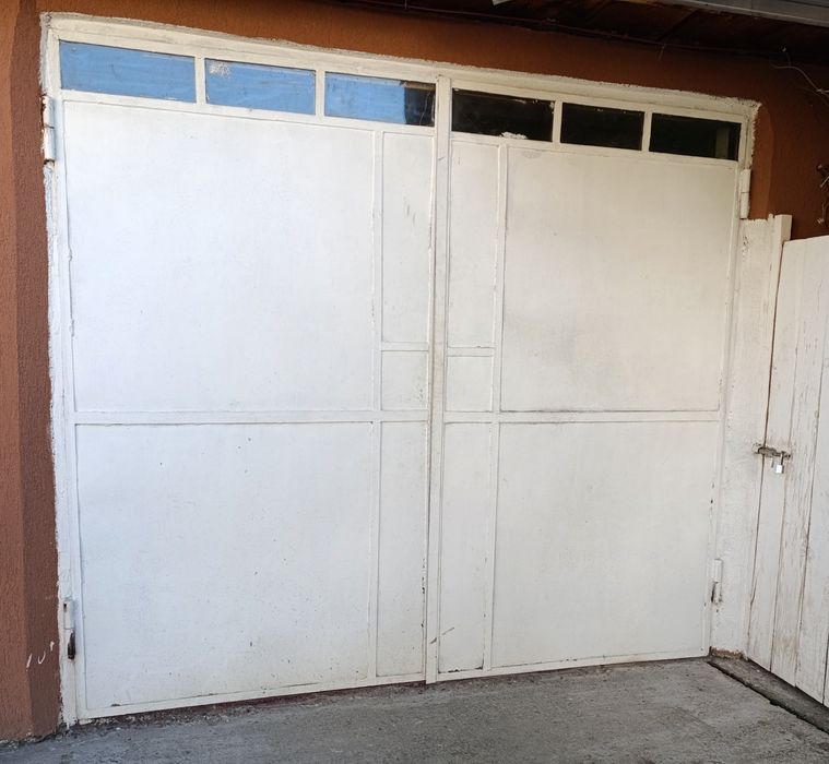 Uși metalice garaj