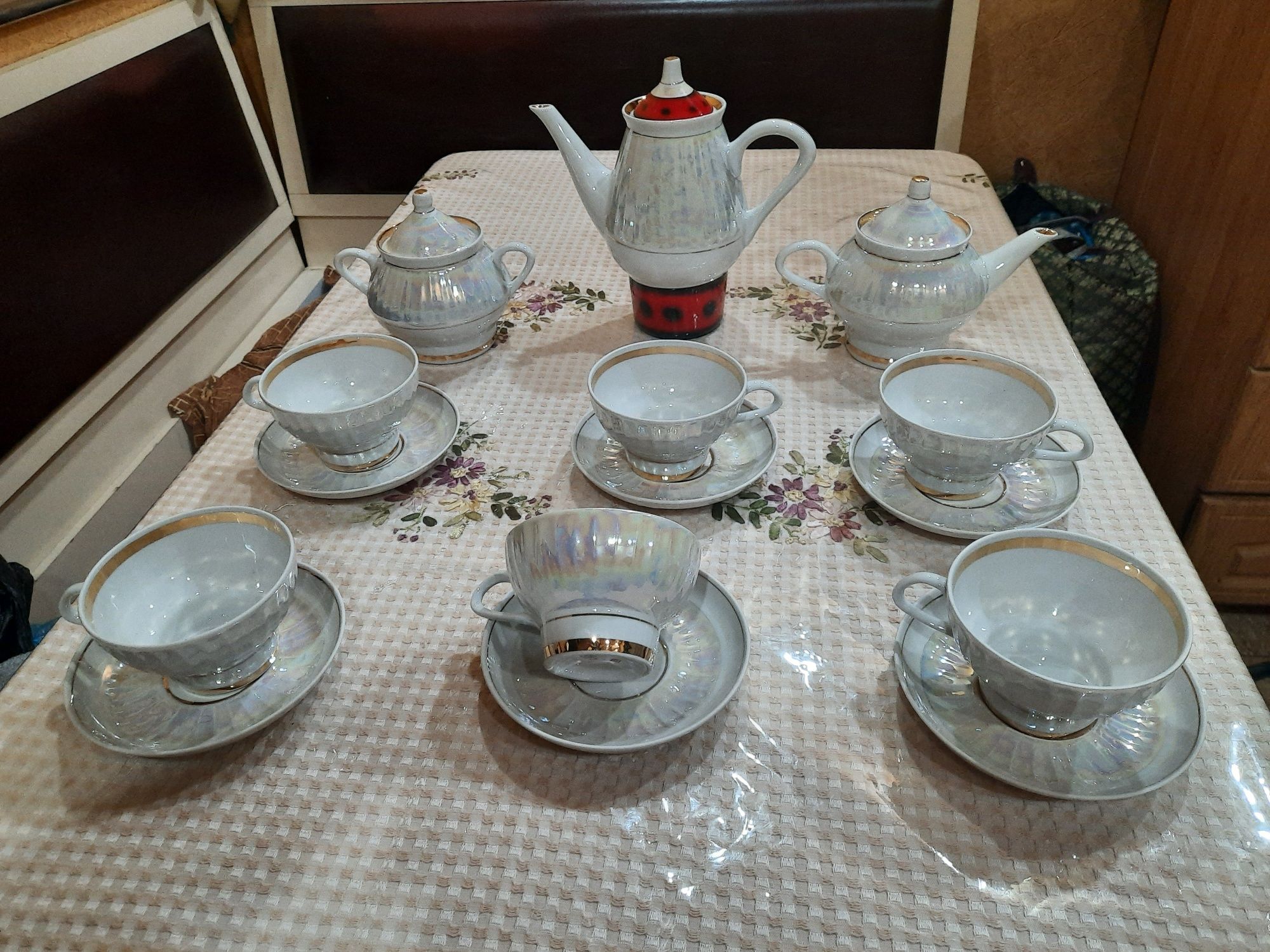 Абсолютно новый, чайный  фарфоровый сервиз на 6 персон,  Минского фарф