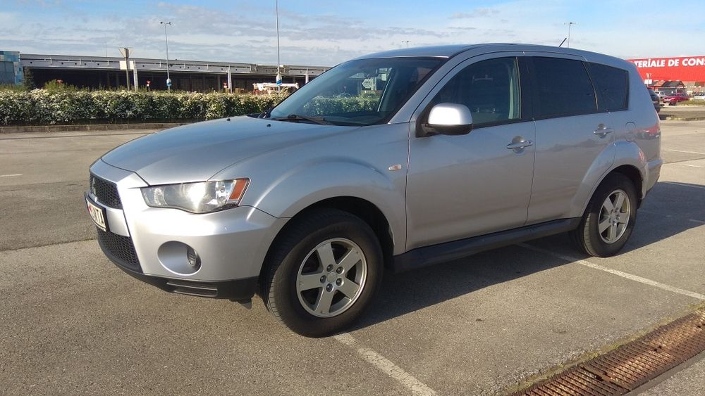 Vând Mitsubishi Outlander 4x4