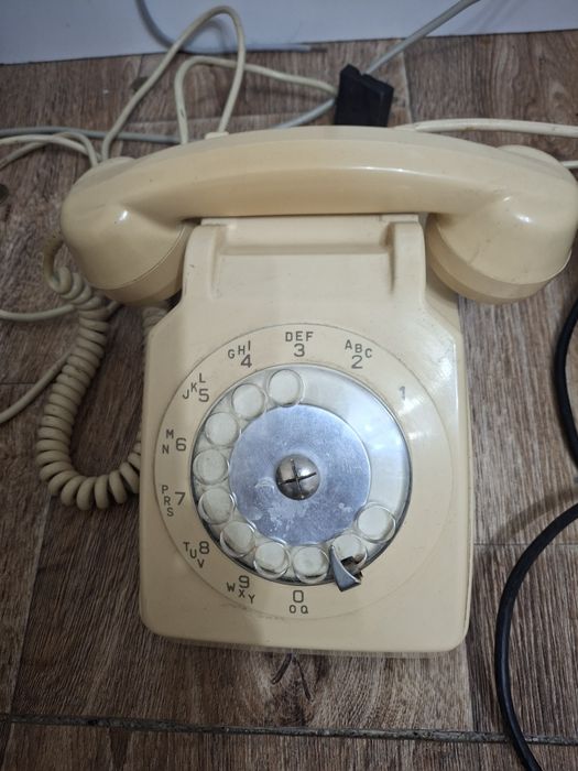 Винтажный  телефонный  аппарат
