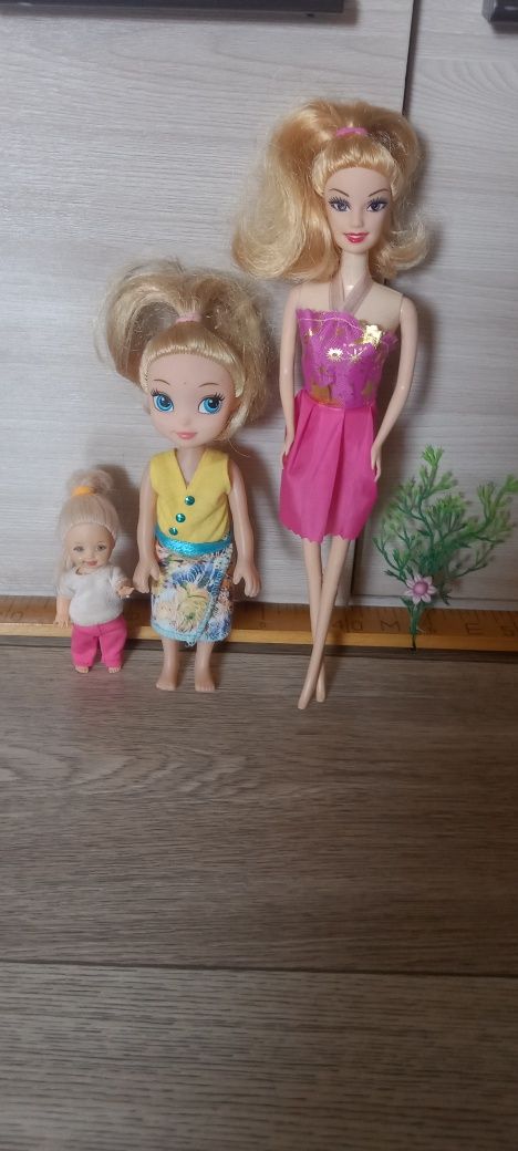 Семья кукол Барби.