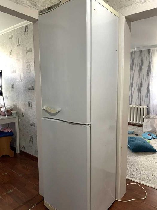 Продам большой холодильник чистый  охлаждает и морозит очень хорошо