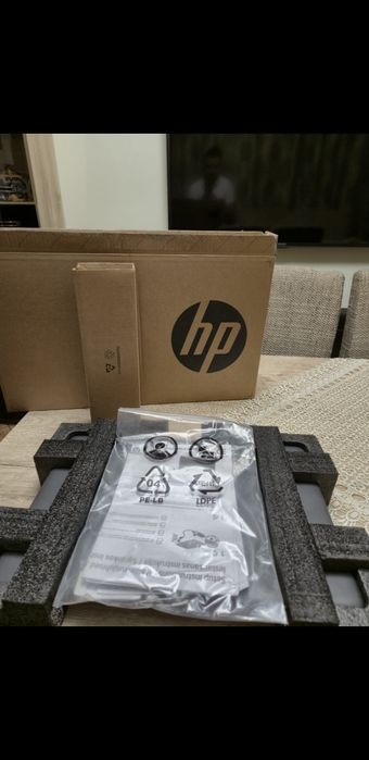 Vând laptop HP de office echipat cu un procesor i5 gen 10 și 8gb ram