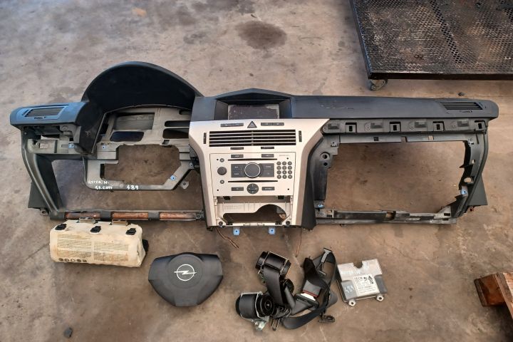 Kit airbag cu plansa de bord Opel Astra H (facelift)  [din 2005 pana  2015] seria wagon 1.7 CDTI MT