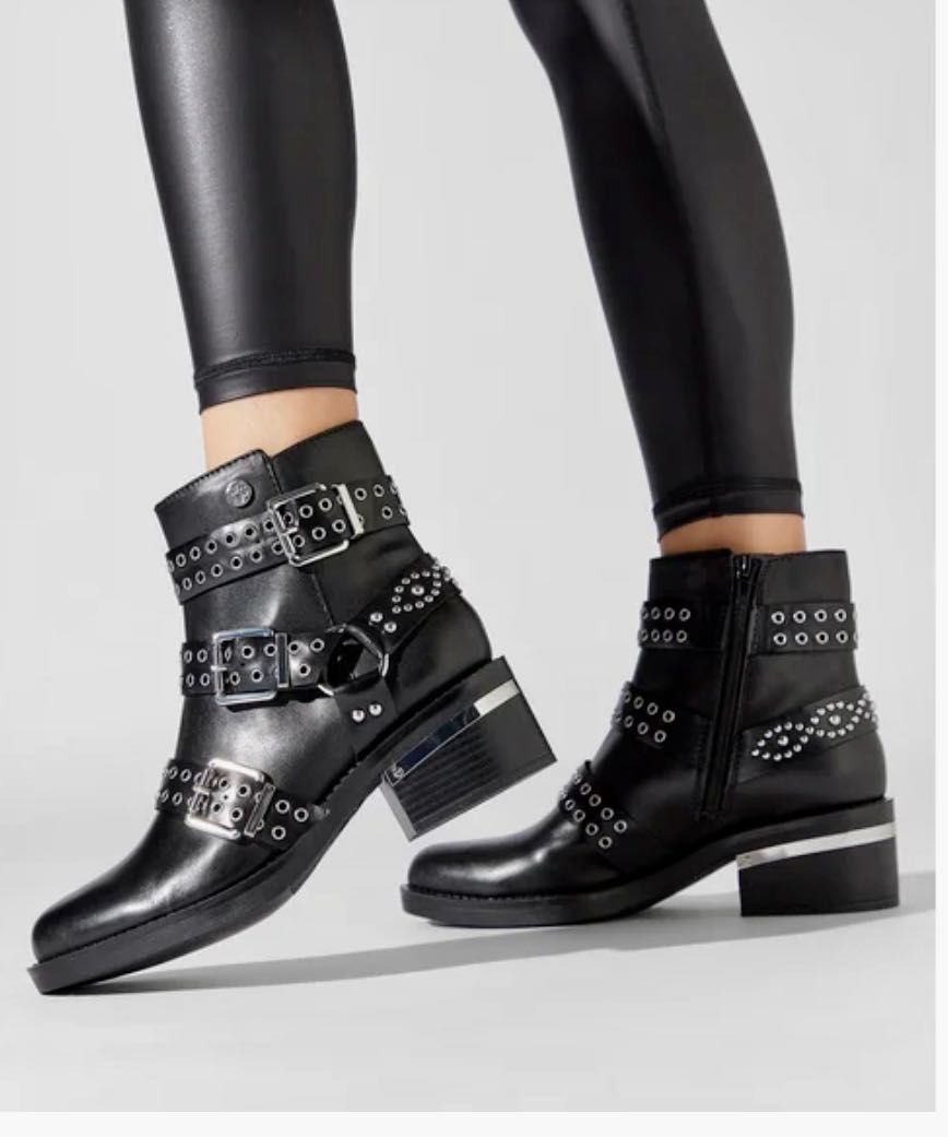 Боти от естествена кожа на марката GUESS