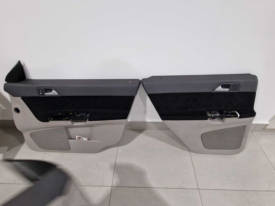 Reparatii plafonane auto - schimbam perdelute trape auto.