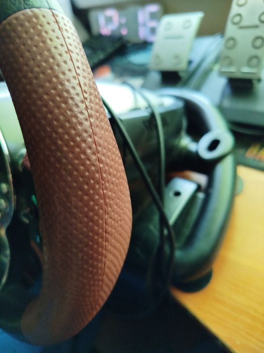 Продавам волан и педали за игри