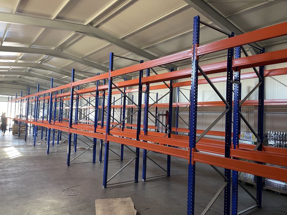Rafturi metalice pentru depozitare