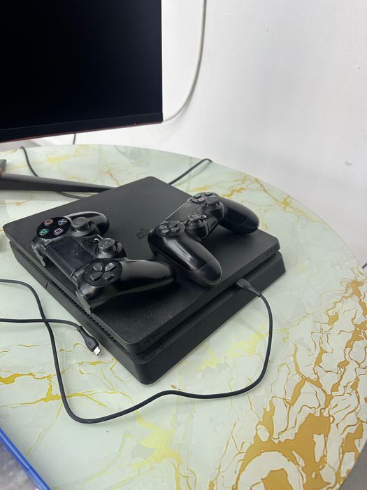 PlayStation 4 Приемам и бартер за 5