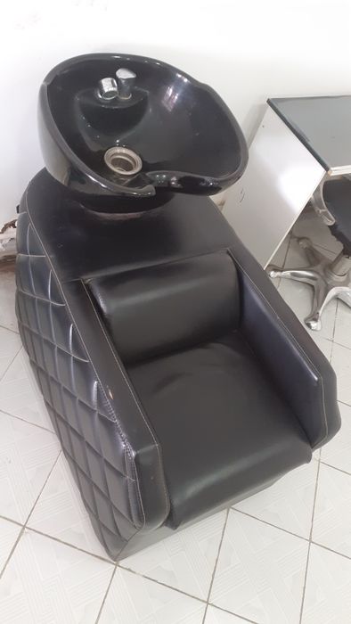 Срочна продам мебель для салона. Камплект. Новый. Хороший состояния.