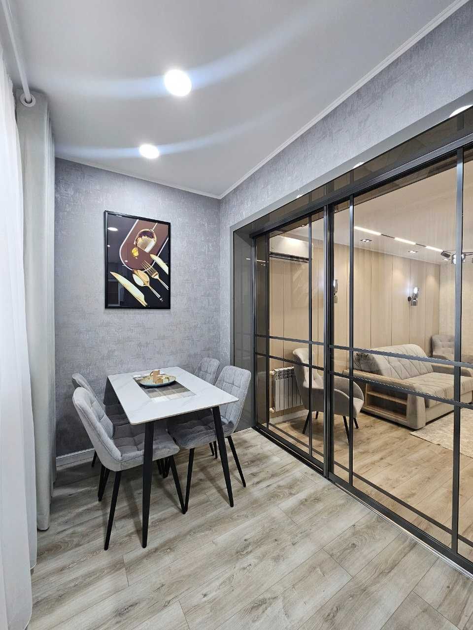 Ц6, Ресторан  LALI, продам квартиру 3*4/2/4, новая, Люкс, метро Минор