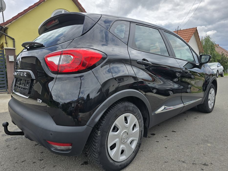 Renault.   Captur.