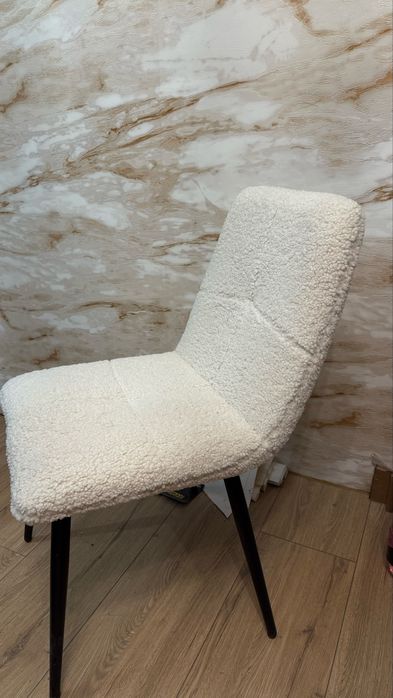 Продавам 4бр трапезни столове от Букле