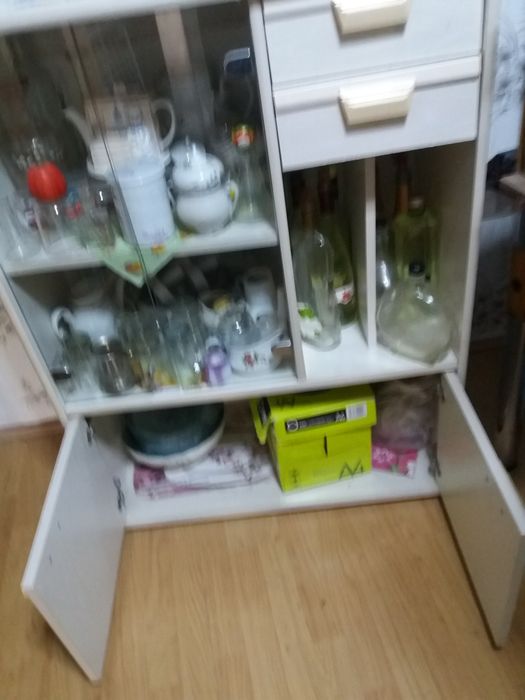vand vitrina alba pt.camera tineret