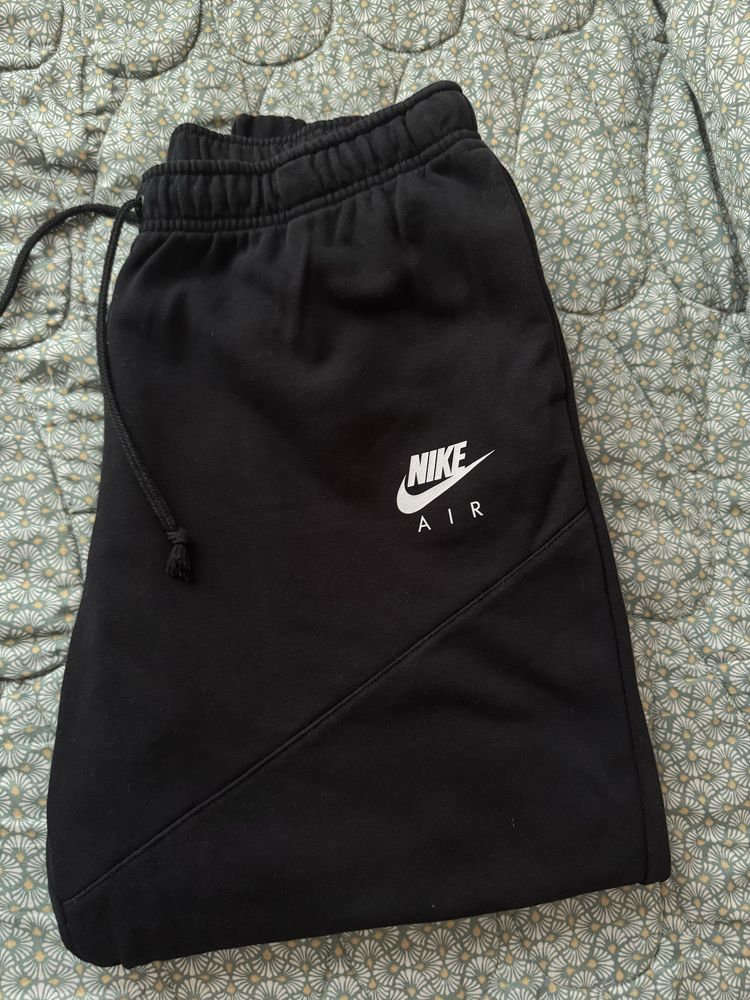 Спортен панталон Nike