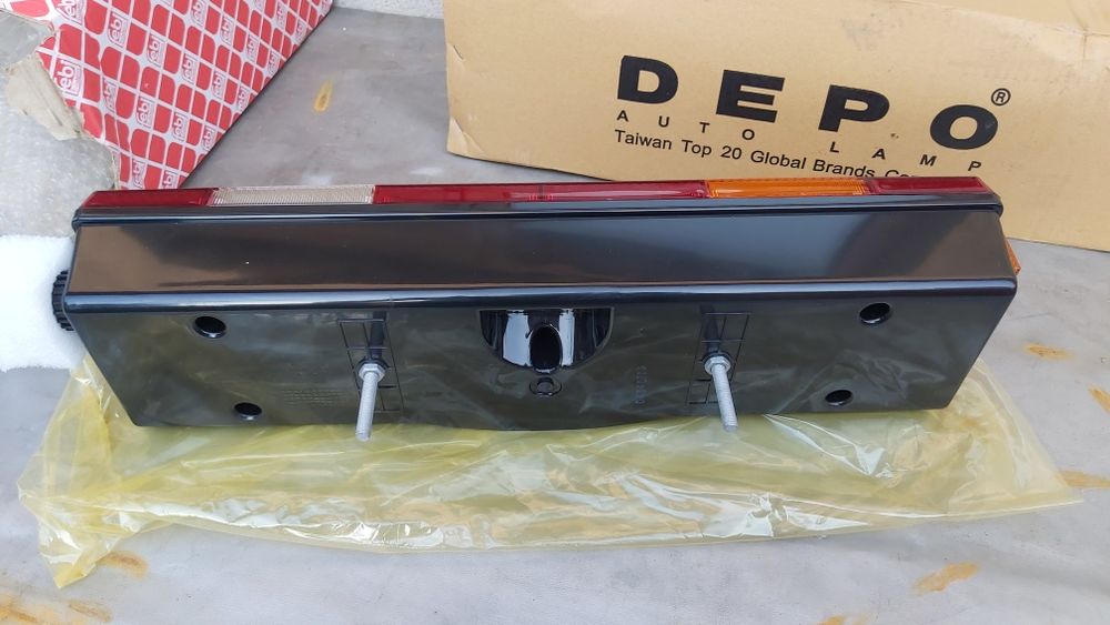 Lampa stanga spate si oglinda camion Mercedes