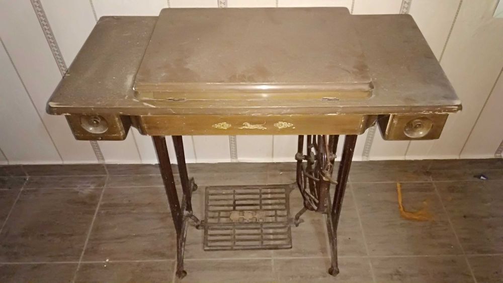 Ретро шевна машина ,напълно автентична