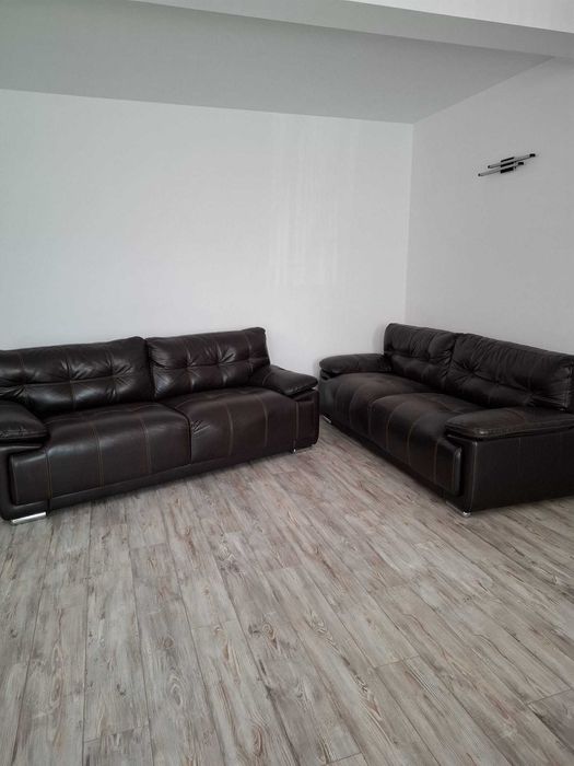 De vanzare doua canapele piele Lems