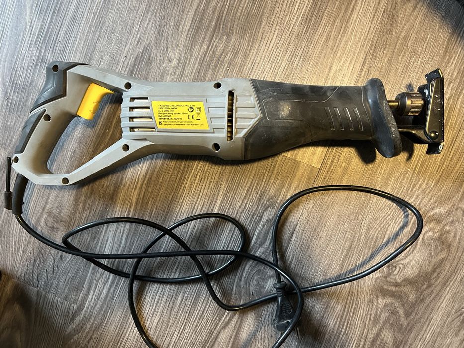 Fierăstrău tip sabie FXA 800W