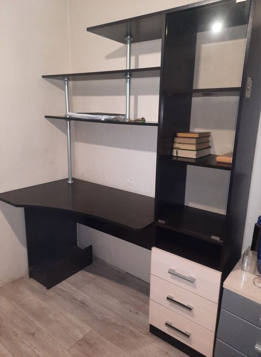 Компьютерный стол б/у.