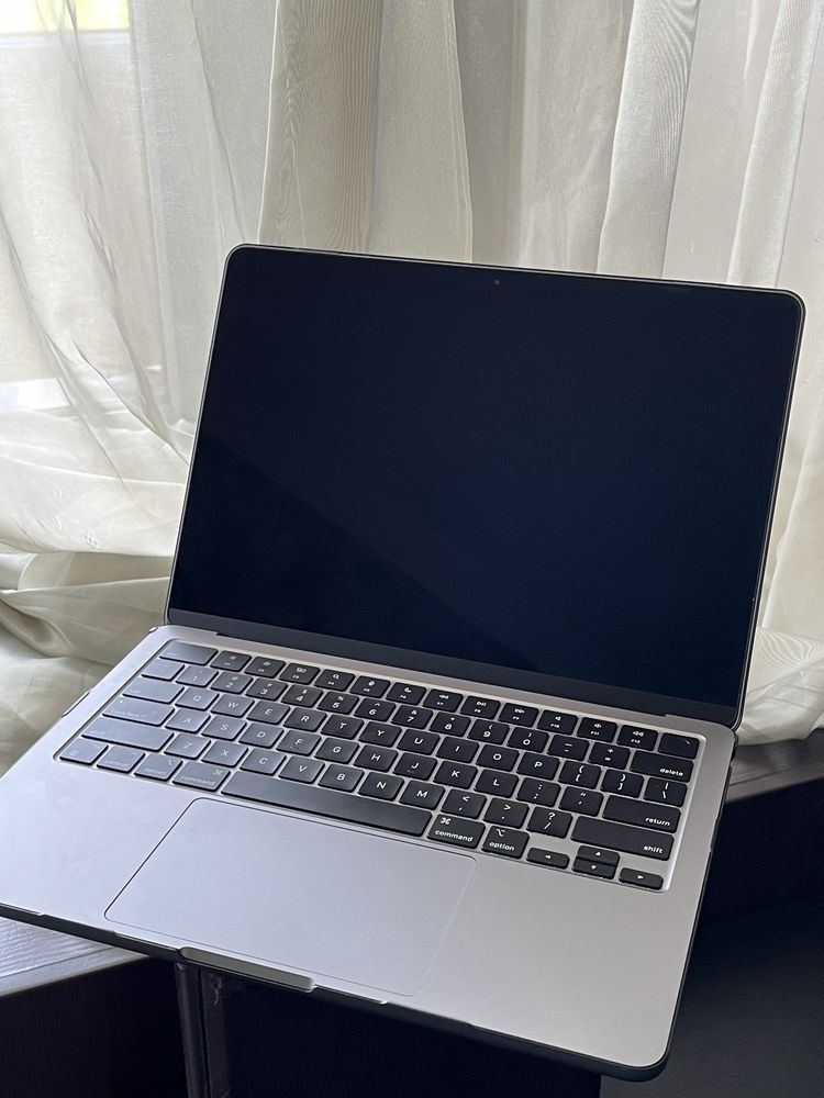 MacBook Air M2 8GB/256SSD