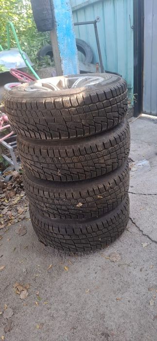 Зимние шины с диском аочти новый