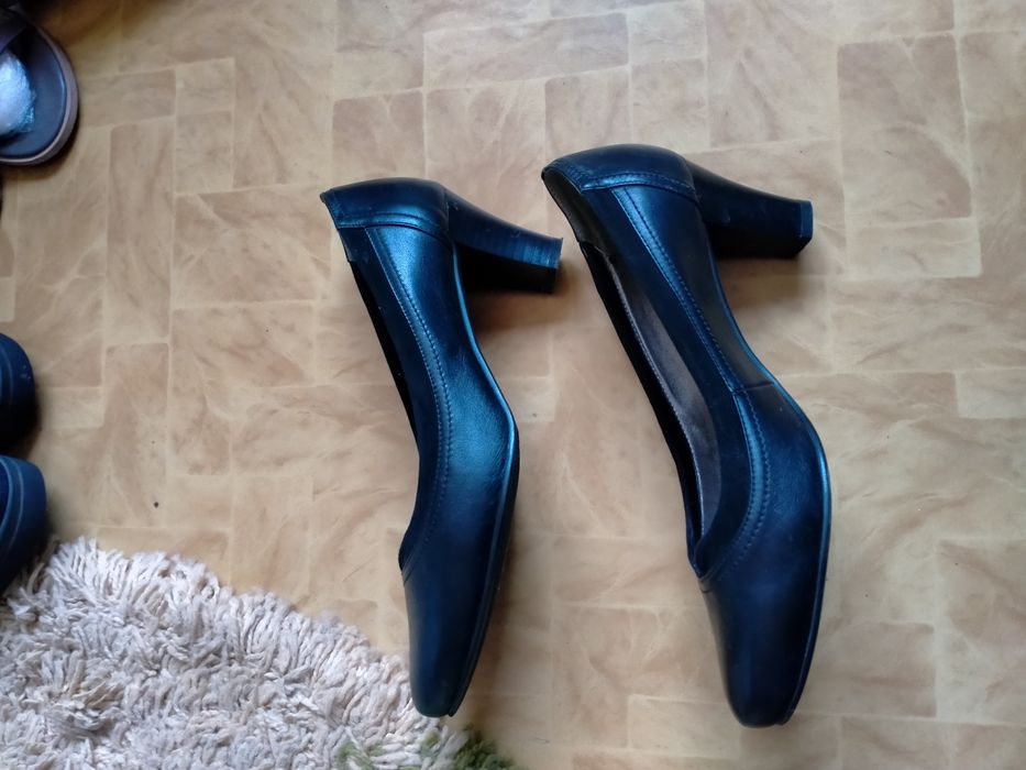 Продам женскую обувь