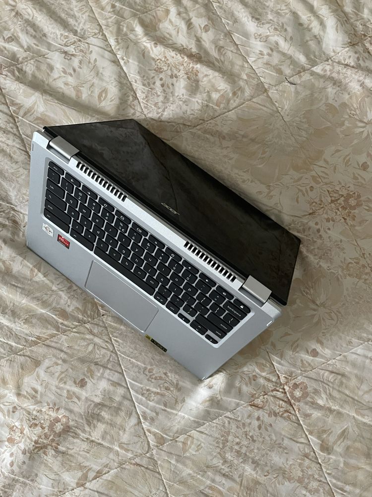 Laptop chromebook pliabil