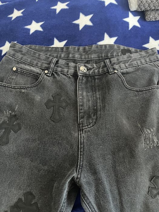 Vand blugi stiti voi de care sunt