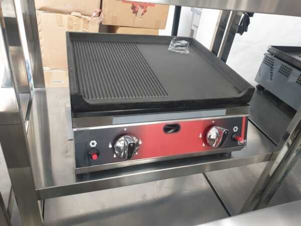 Grill gaz profesional de banc 500x500x200mm, neted si striat