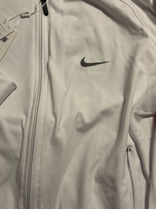 Анцунг Nike нов с етикет М размер