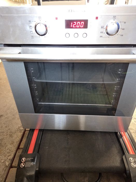 Electrolux-фурна EOB33100X