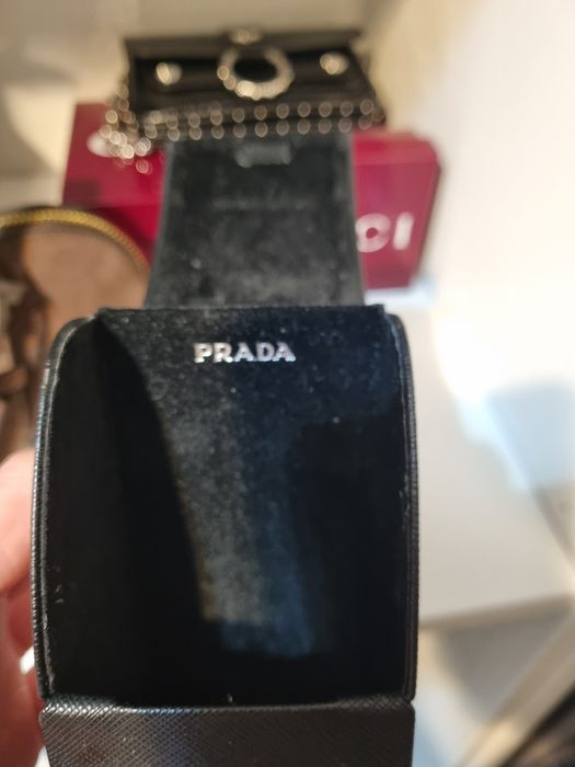 De vânzare ochelarii prada