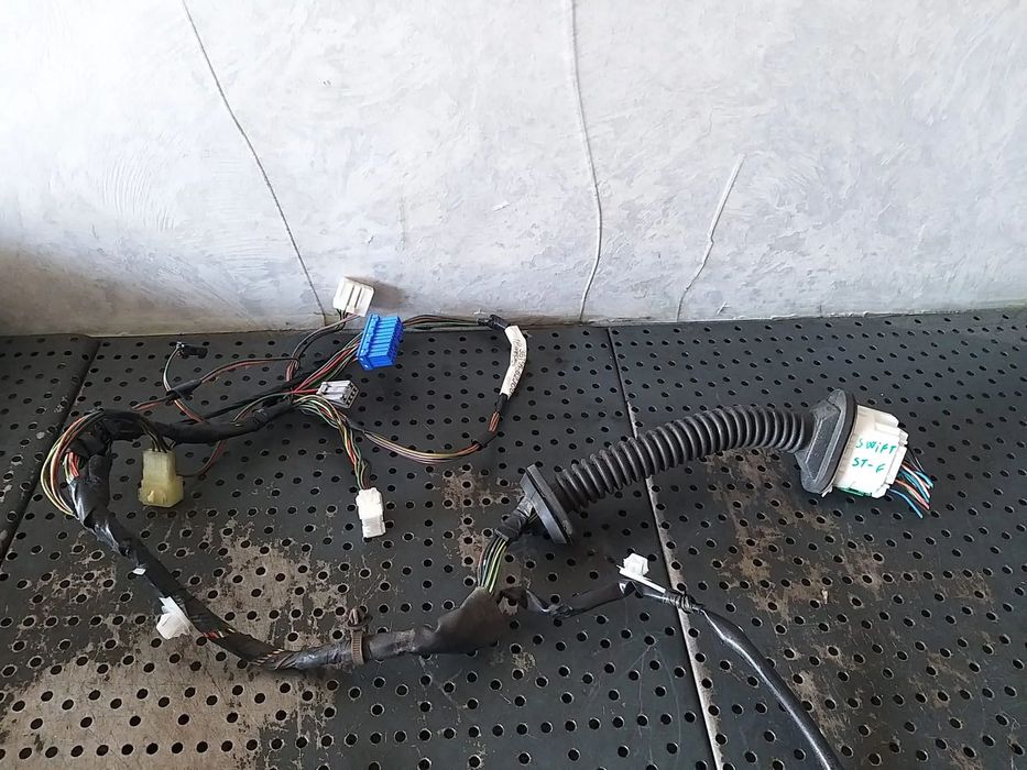 Cablaj instalatie electrica usa stanga fata suzuki swift 3 3675662jc0