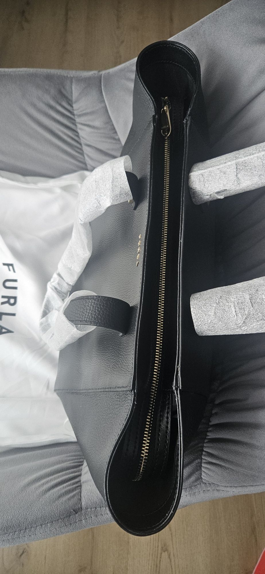 НОВО! FURLA Оригинална кожена чанта!
